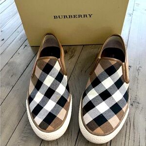Burberry slip on